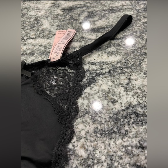 Victoria’s Secret V String panty XL - Picture 4 of 13
